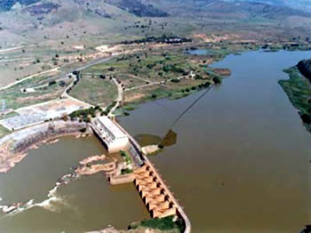 Figuras 15 – Vista geral da barragem da Usina Hidreltrica Mascarenhas, no rio Doce.