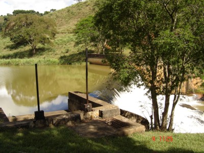 Figura 2- vista da tomada d'gua da barragem de concreto
