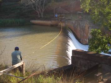 Figura 7  Espelho dgua em barragem pequena e em barragem de porte mdio